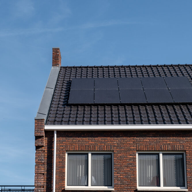 Newly,Build,Houses,With,Solar,Panels,Attached,On,The,Roof